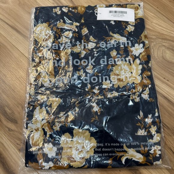 Reformation Kourtney Dress + Divinity - Picture 5 of 9